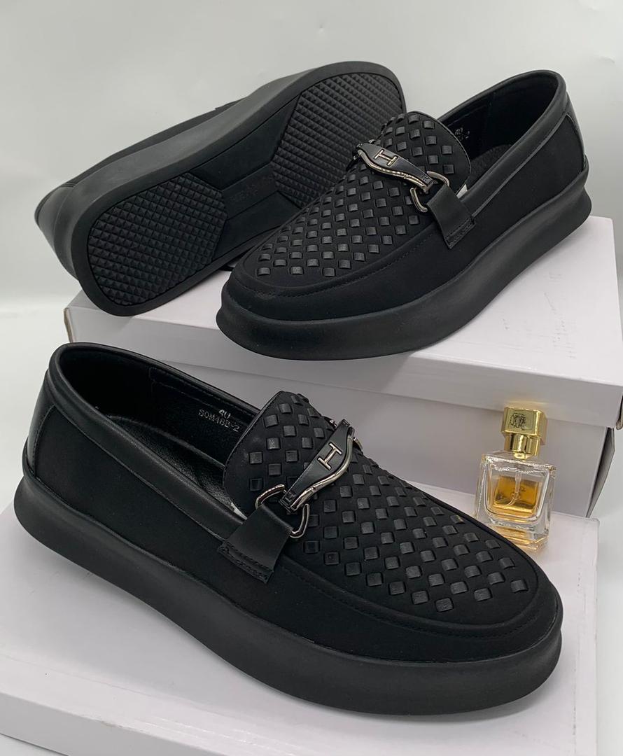 Black Men’s Casual Plimsoll Slip-On Sneakers